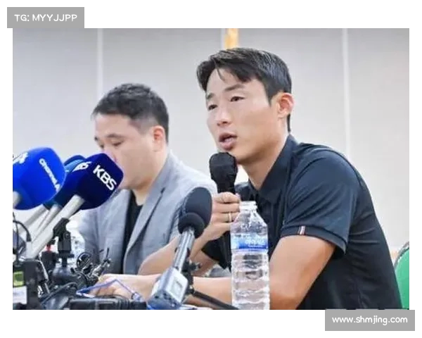 韩媒报道:水原FC为孙准浩举办温馨欢迎仪式 中场休息拍全家福 韩媒报道:水原FC为孙准浩举办温馨欢迎仪式 中场休息拍全家福